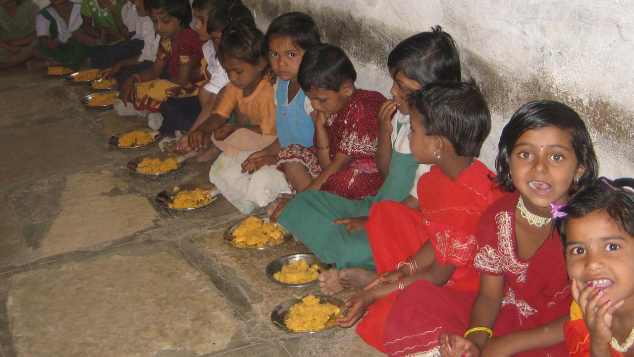 Feeding program for kids in Maharashtra, India