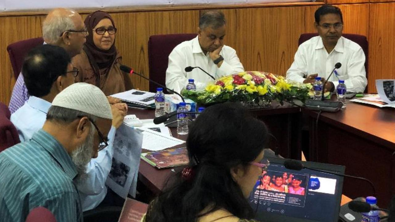 Group of Bangladesh officials at roundtable